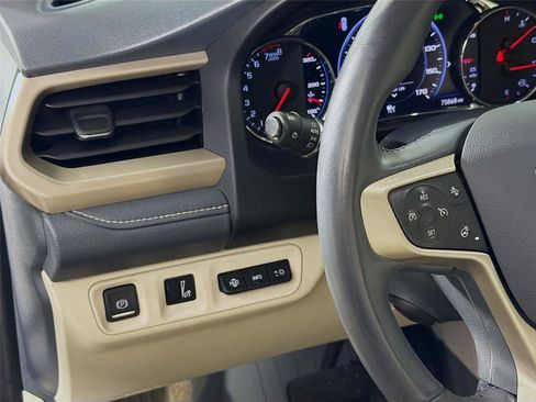 Used 2021 GMC Acadia Denali w/ Denali Ultimate Package AWD/4WD image 17