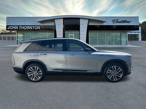 New 2026 Cadillac Vistiq Sport w/ LPO, Floor Liner Package AWD/4WD image 4