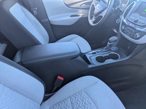 Used 2022 Chevrolet Equinox LS w/ LS Convenience Package image 11