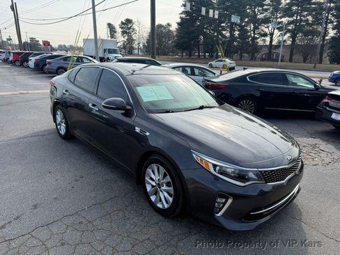 Used 2018 Kia Optima S w/ Panoramic Sunroof Package image 3