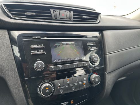 Used 2017 Nissan Rogue S AWD/4WD image 28