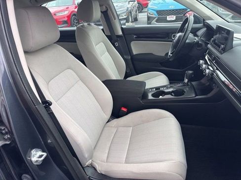 Used 2023 Honda Civic EX image 9