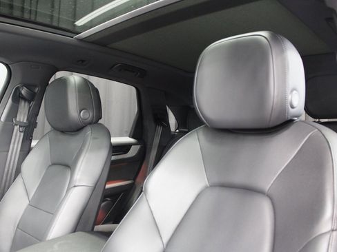 Certified 2025 Porsche Cayenne image 5