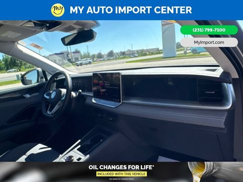 Used 2025 Volkswagen Tiguan SE AWD/4WD image 31
