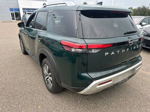 Used 2025 Nissan Pathfinder SL AWD/4WD image 5