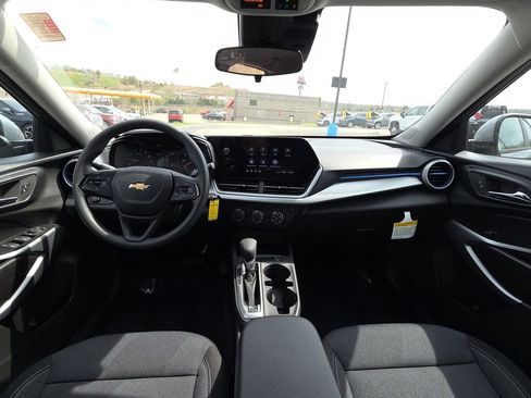 New 2026 Chevrolet Trax LS w/ LS Convenience Package FWD image 29