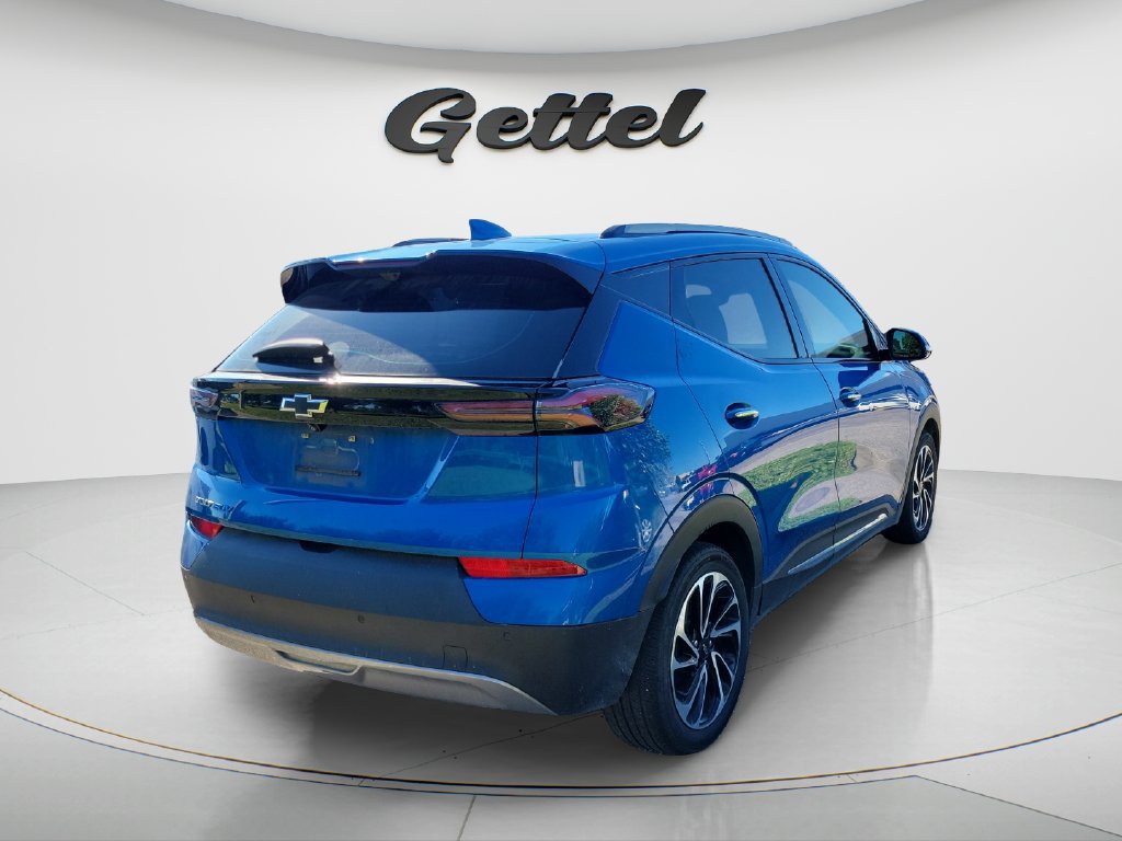Used 2023 Chevrolet Bolt EUV Premier w/ Sun & Sound Package FWD image 6