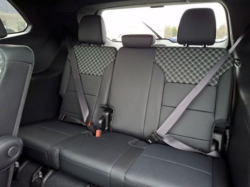 Used 2025 GMC Acadia Denali w/ Super Cruise Package image 11