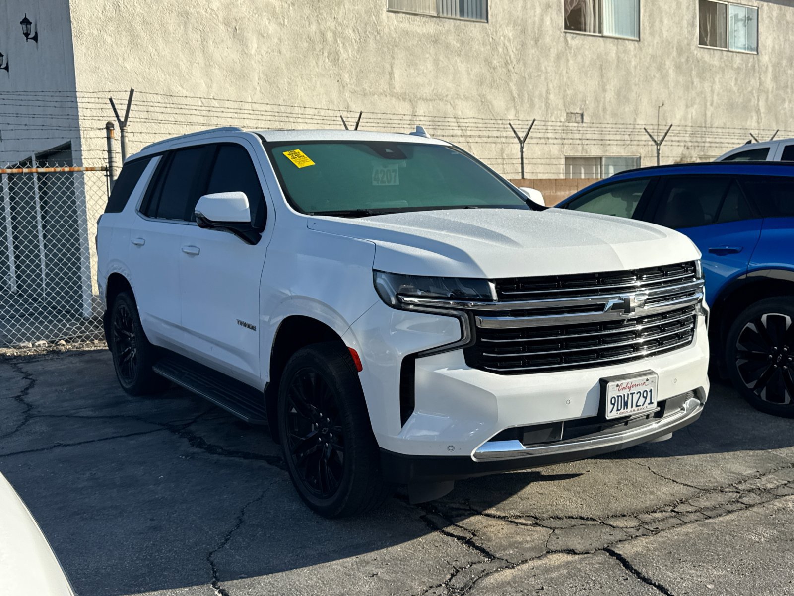 Used 2023 Chevrolet Tahoe LT w/ Luxury Package AWD/4WD image 2