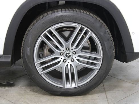 Used 2025 Mercedes-Benz GLS 450 4MATIC image 12