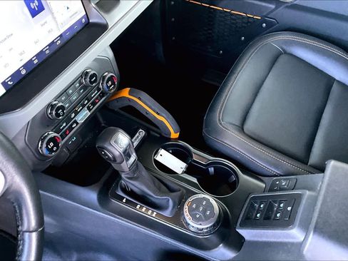 Used 2023 Ford Bronco Badlands w/ Sasquatch Package AWD/4WD image 16