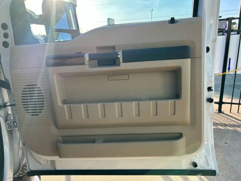 Used 2010 Ford F350 Lariat image 15