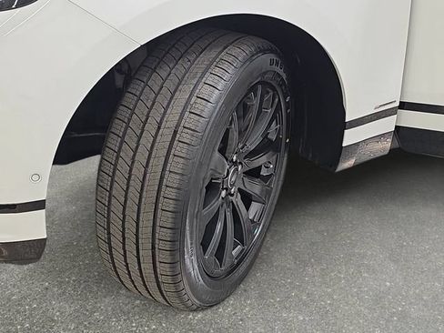 Used 2018 Land Rover Range Rover Velar R-Dynamic SE AWD/4WD image 32