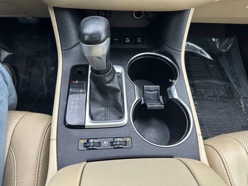 Used 2015 Toyota Highlander Limited w/ Driver Technology Package AWD/4WD image 48
