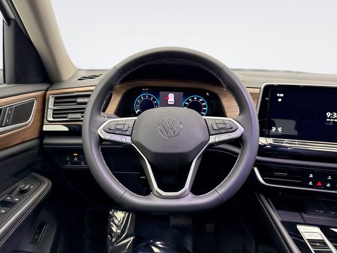 Used 2024 Volkswagen Atlas SE image 12