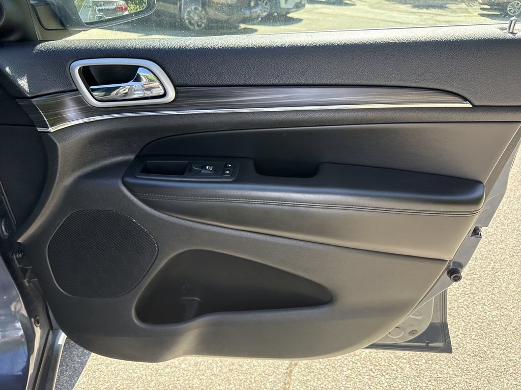 Used 2019 Jeep Grand Cherokee Limited w/ Luxury Group II AWD/4WD image 29