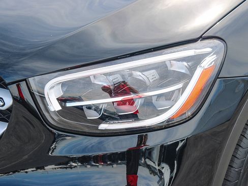 Used 2022 Mercedes-Benz GLC 300 image 5
