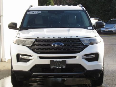 Used 2021 Ford Explorer XLT w/ Equipment Group 202A image 3