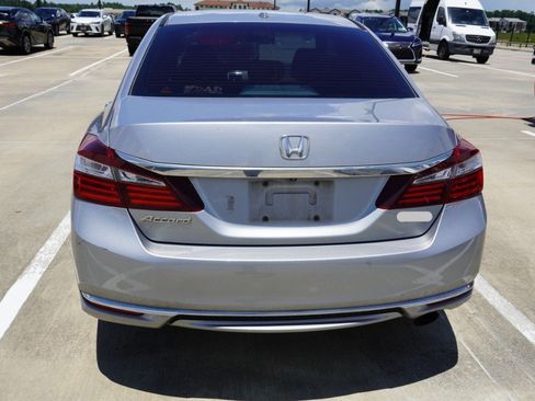 Used 2016 Honda Accord EX image 7