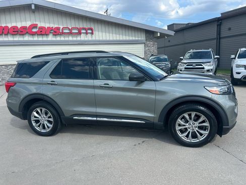 Used 2020 Ford Explorer XLT w/ Equipment Group 202A AWD/4WD image 2