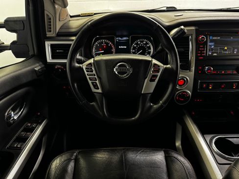 Used 2018 Nissan Titan SL w/ Chrome Package AWD/4WD image 9