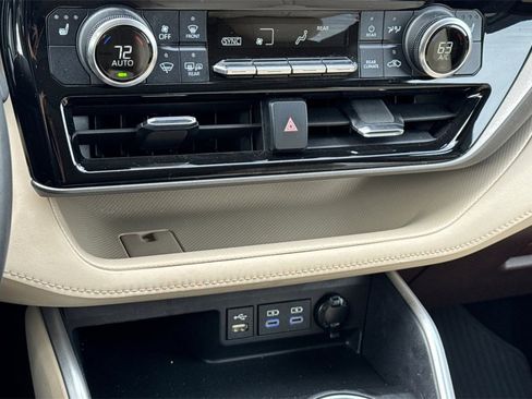 Used 2022 Toyota Highlander XLE image 21