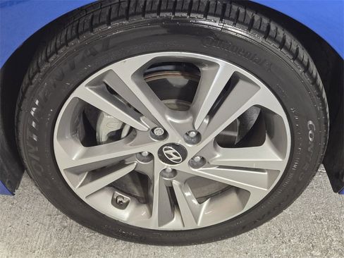Used 2017 Hyundai Elantra Limited image 11