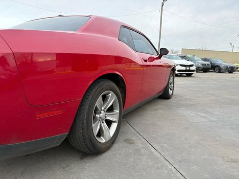 Used 2016 Dodge Challenger SXT image 4