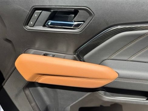 Certified 2025 GMC Canyon AT4 AWD/4WD image 26