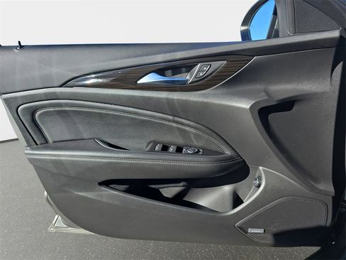 Used 2018 Buick Regal Essence w/ Driver Confidence Package #1 image 30