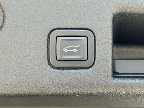 Used 2018 Chevrolet Equinox LT FWD image 22