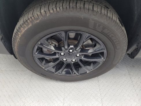 Used 2019 Jeep Cherokee Latitude Plus w/ Cold Weather Group image 31