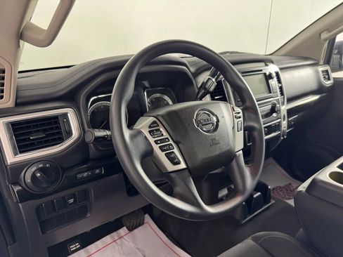 Used 2019 Nissan Titan SV image 10