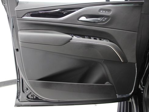 Certified 2023 Cadillac Escalade ESV V image 18