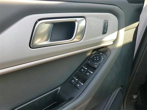 Used 2025 Ford Explorer Active image 11