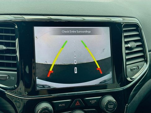 Used 2020 Jeep Grand Cherokee Altitude image 10