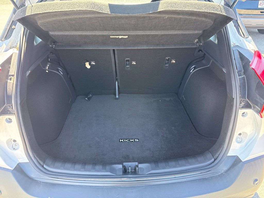 Used 2020 Nissan Kicks SV FWD image 19