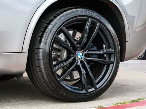 Used 2017 BMW X5 M image 61