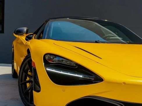 Used 2023 McLaren 720S Spider image 35
