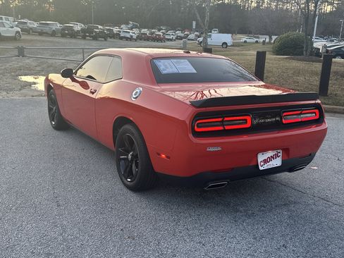 Used 2023 Dodge Challenger SXT image 6