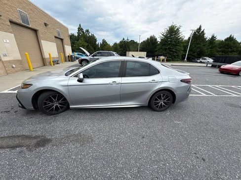 Used 2021 Toyota Camry SE FWD image 14