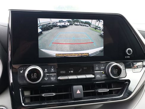 Used 2023 Toyota Highlander XLE FWD image 30