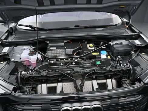 Used 2025 Audi Q4 e-tron Premium Plus w/ Premium Plus image 39