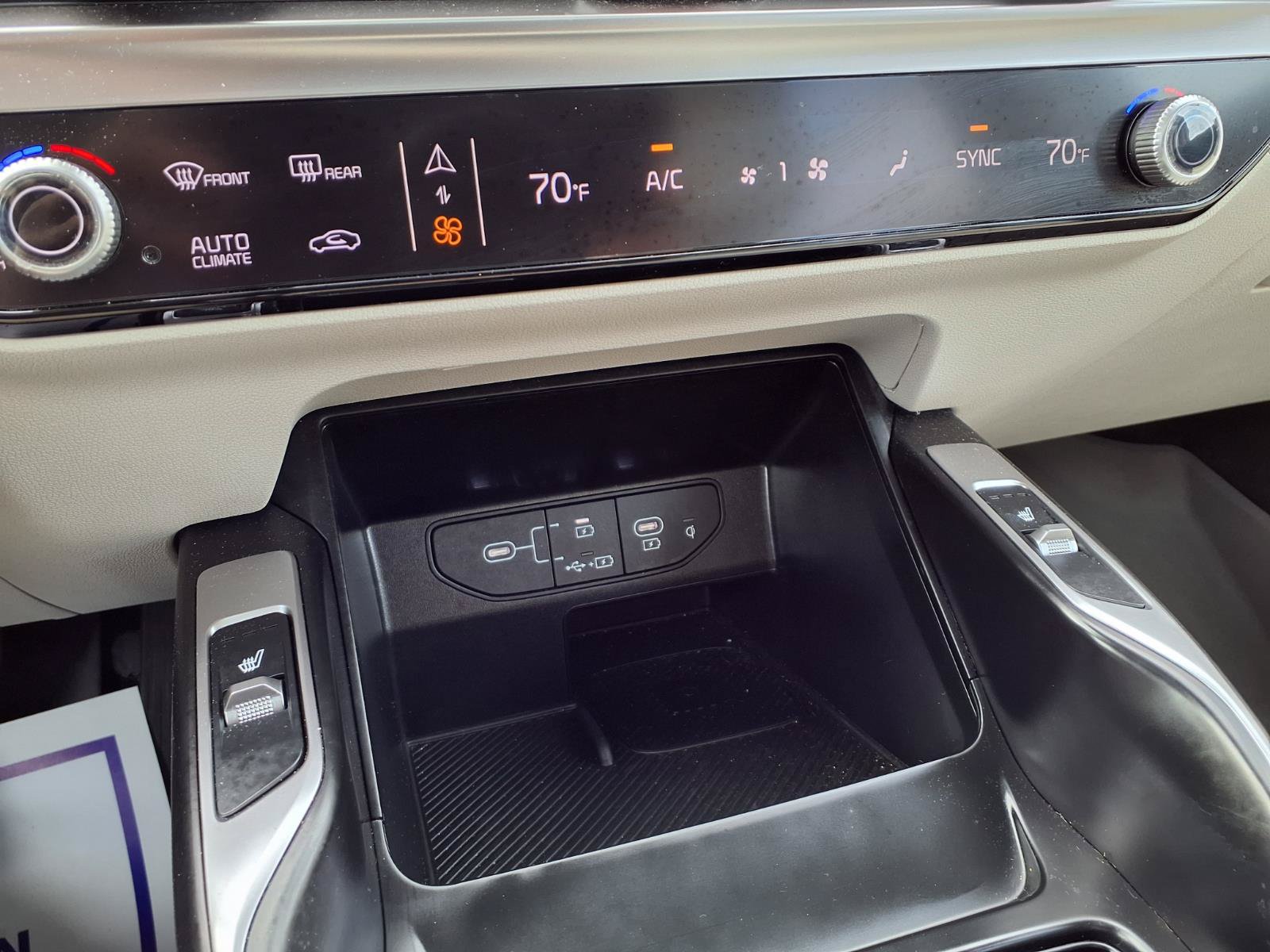 Used 2025 Kia Sorento S w/ Panoramic Sunroof Package FWD image 7
