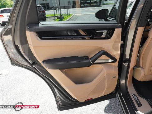 Used 2019 Porsche Cayenne Turbo w/ Premium Plus Package AWD/4WD image 22
