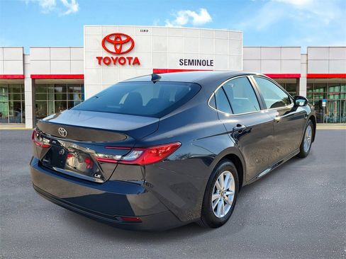 Used 2025 Toyota Camry LE image 3