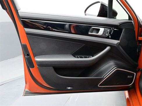 Certified 2022 Porsche Panamera 4 Platinum Edition image 7