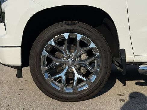 Used 2022 Chevrolet Silverado 1500 Custom AWD/4WD image 4