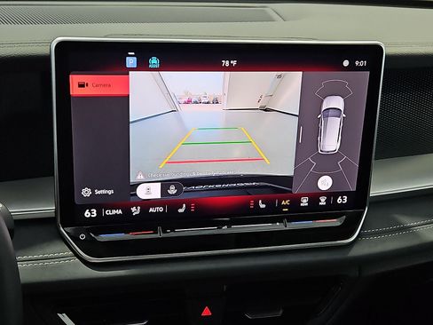 Used 2025 Volkswagen Tiguan SE FWD image 18