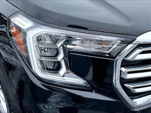 Used 2024 GMC Terrain SLT image 33